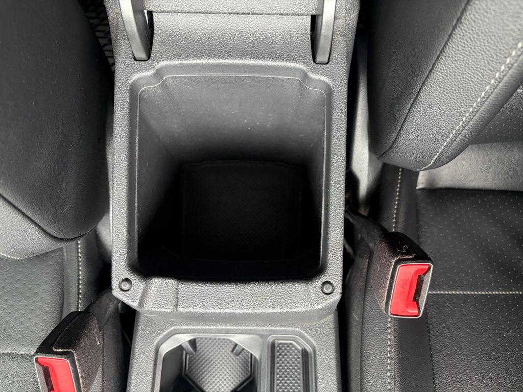 2019 Volkswagen Tiguan SEL R-Line photo 18