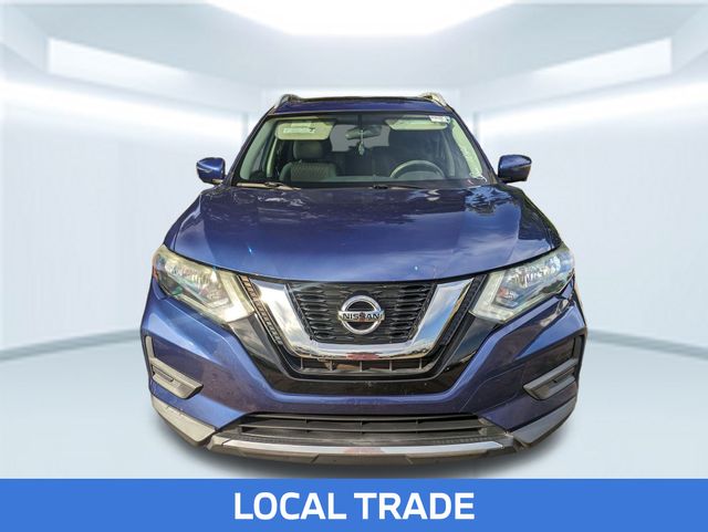 2017 Nissan Rogue SV photo 2