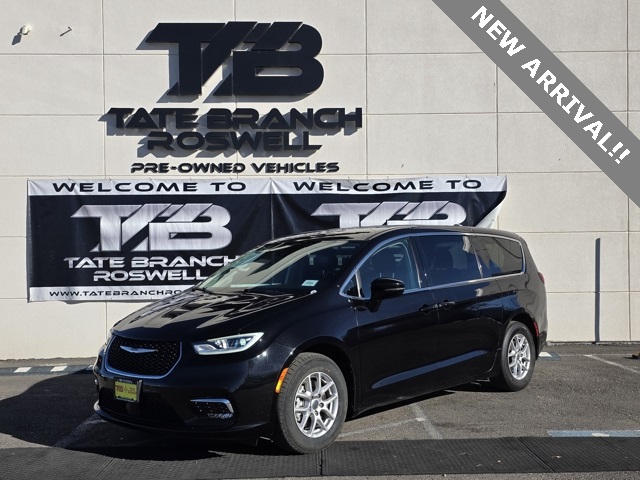 2024 Chrysler Pacifica Touring L's photo