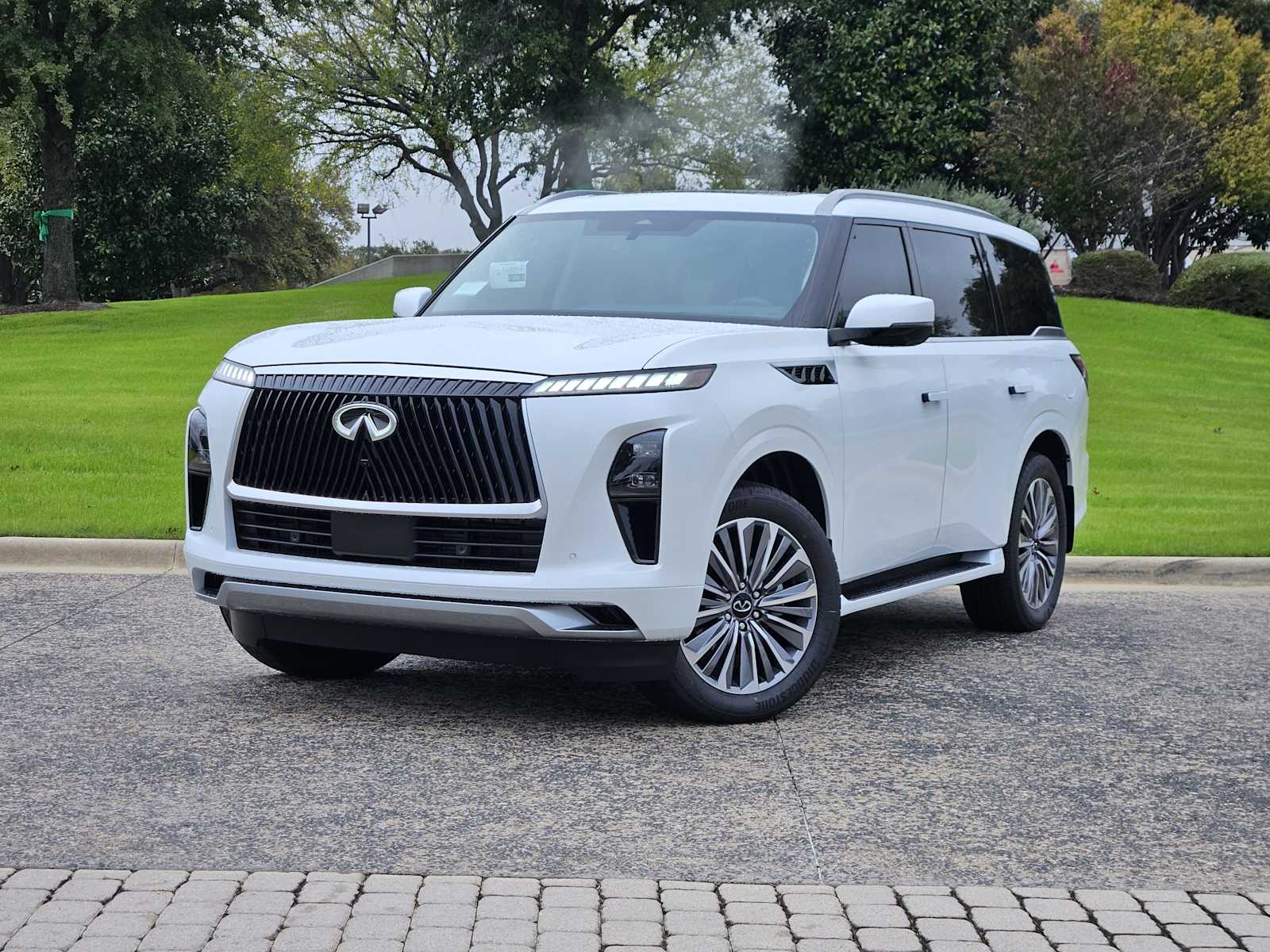 2026 INFINITI QX80 Luxe's photo