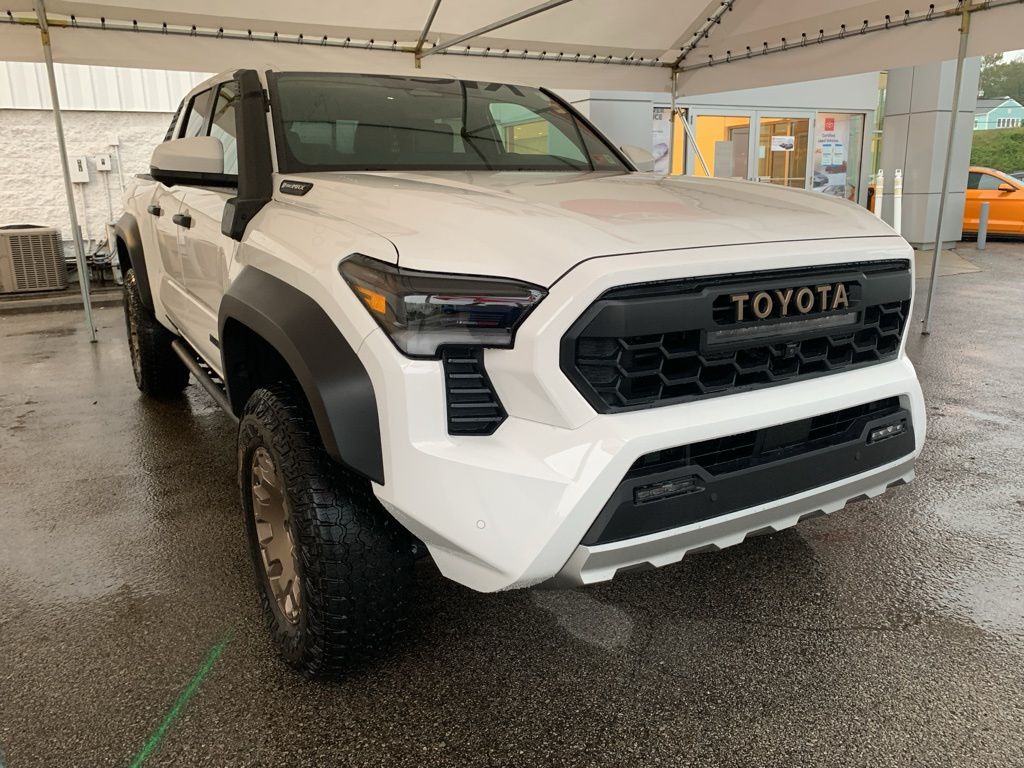 2025 Toyota Tacoma Trailhunter photo 2