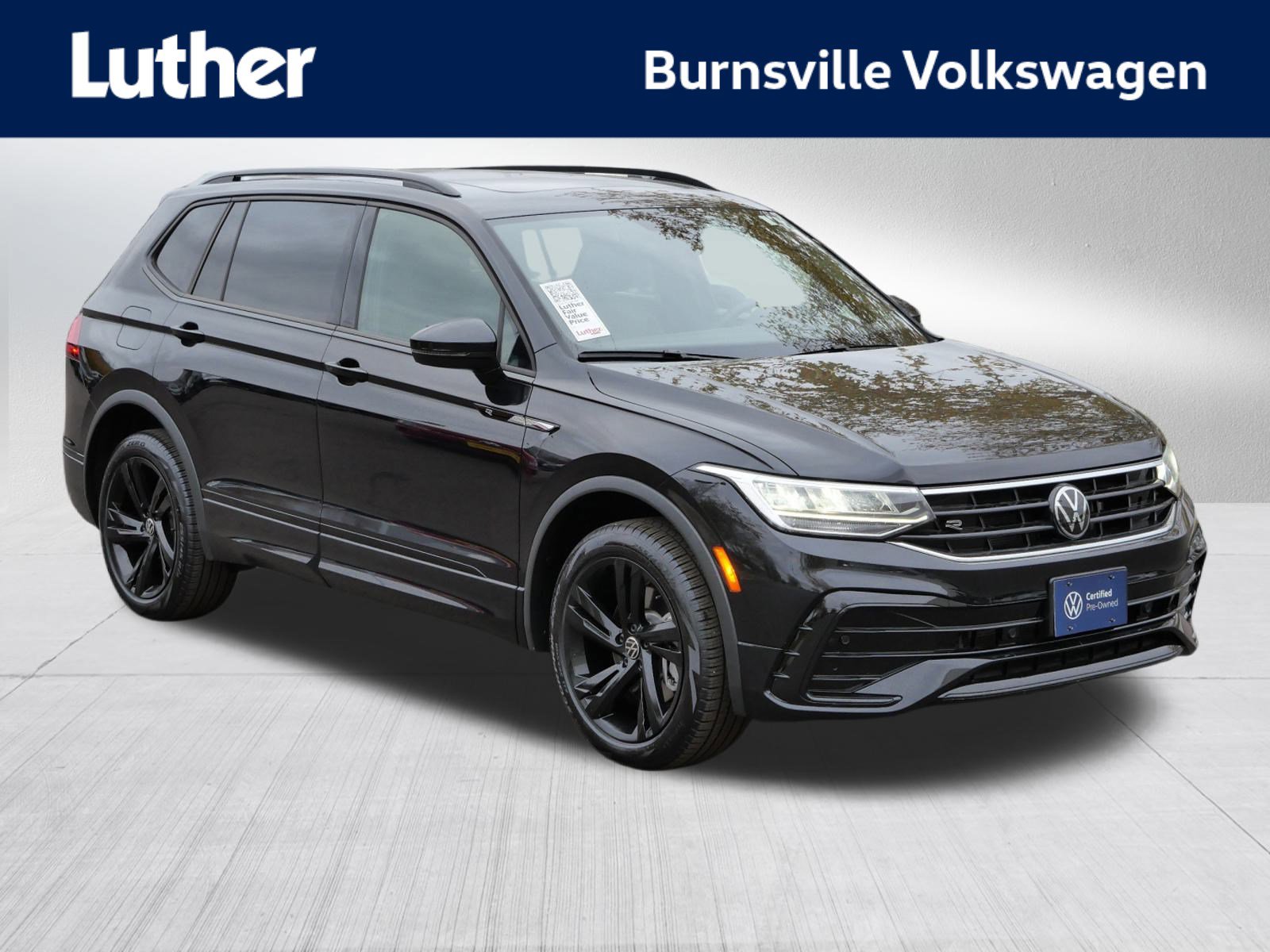 2024 Volkswagen Tiguan SE R-LINE BLACK's photo