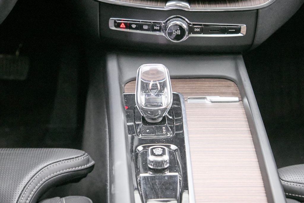 2023 VOLVO XC60 - Image 34