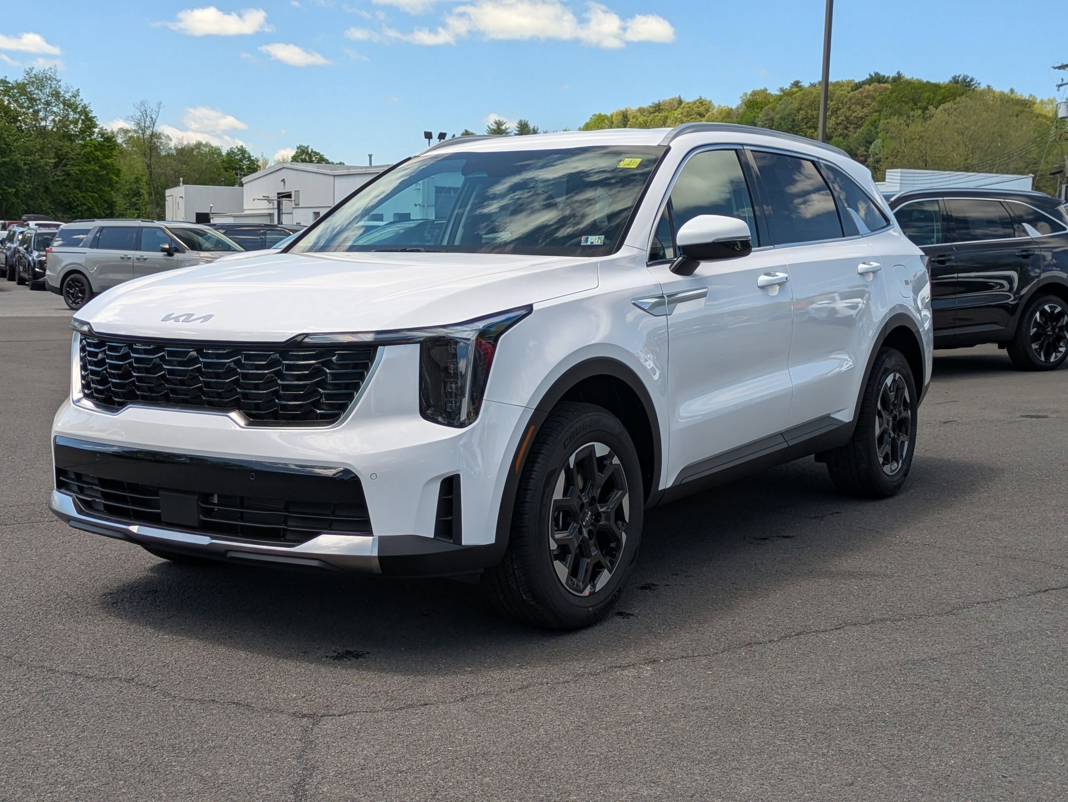 2025 Kia Sorento S photo 3