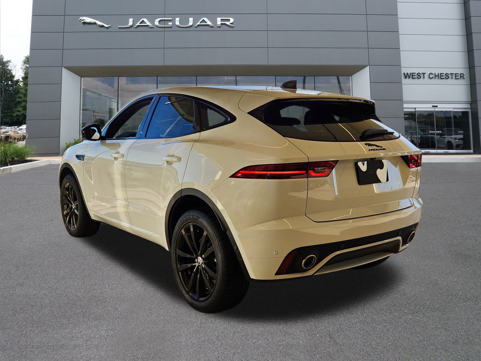 2024 Jaguar E-PACE P250 photo 3