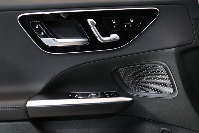 2025 Mercedes Benz C 300 4MATIC photo 4
