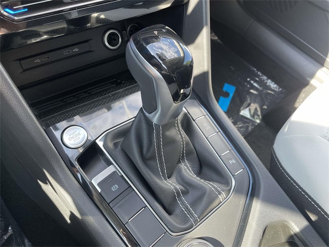 2025 Volkswagen Taos SE photo 19
