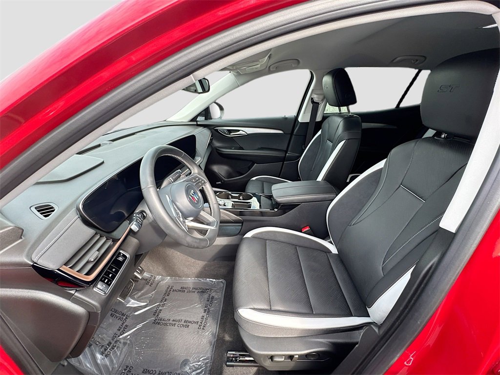 2025 Buick Envision Sport Touring photo 18