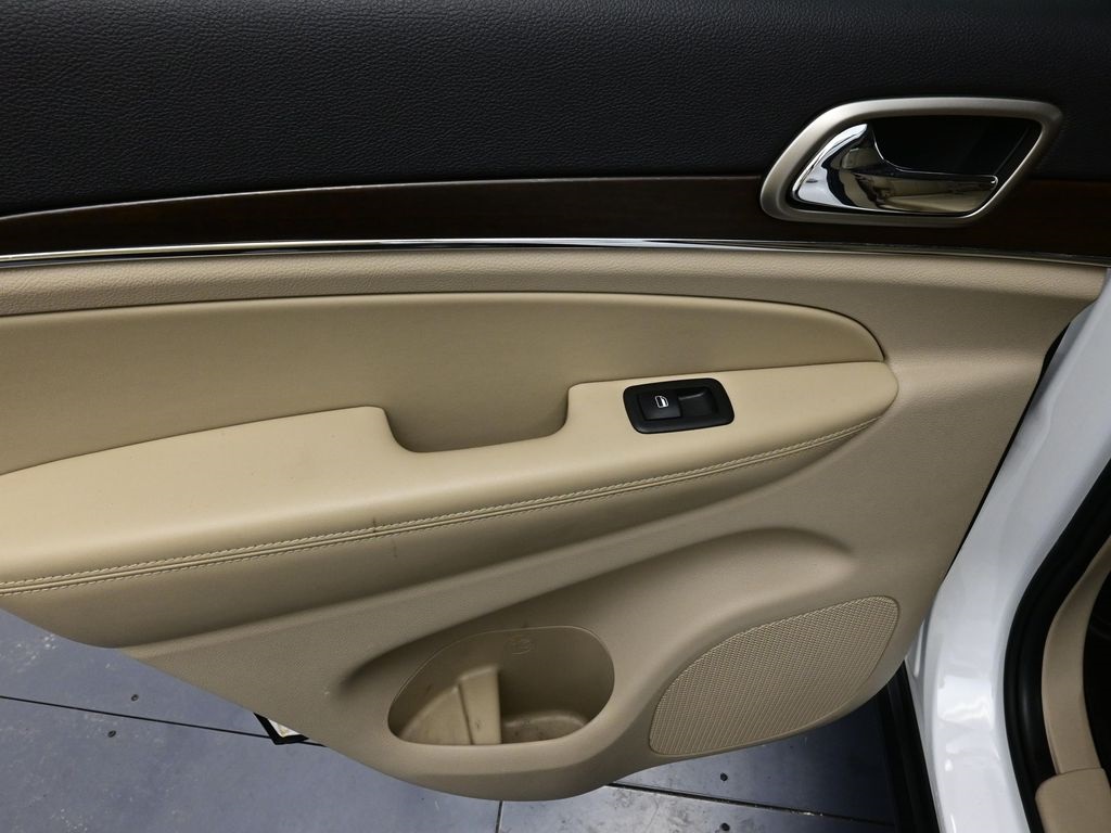 2015 Jeep Grand Cherokee Limited photo 22