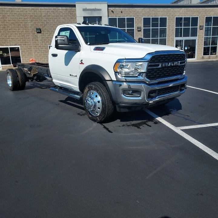 2024 Ram 5500 SLT photo 4