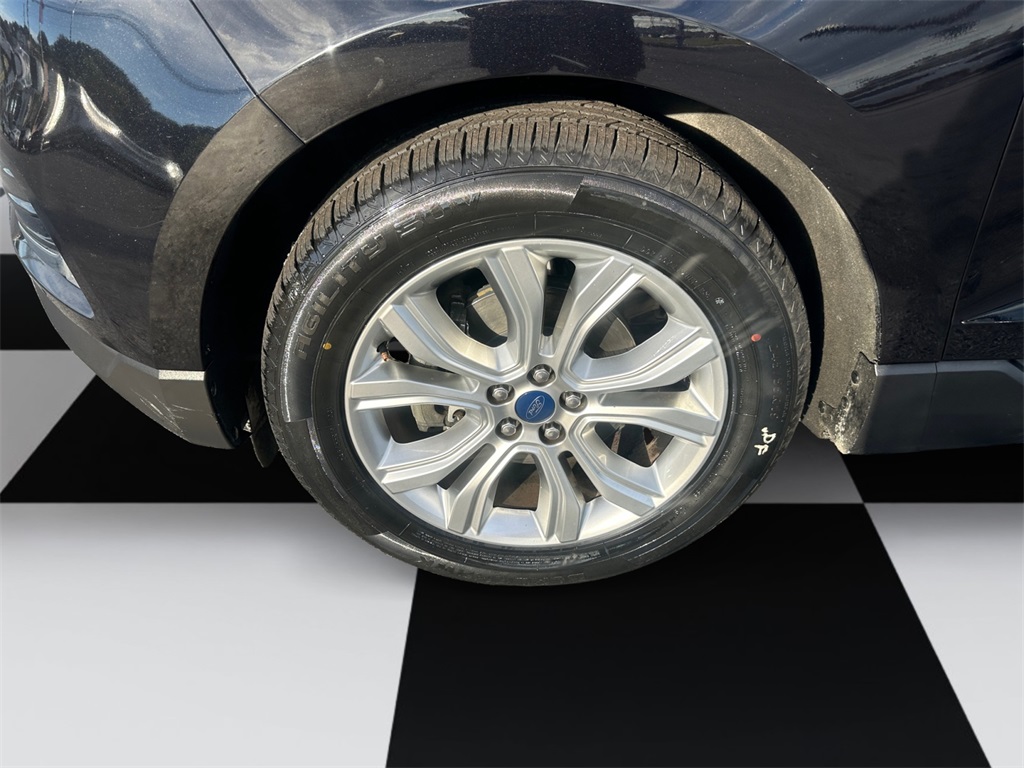 2020 Ford Edge Titanium photo 12