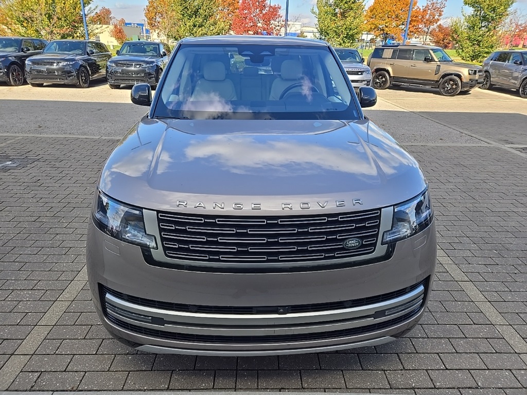 2023 Land Rover Range Rover SE photo 3