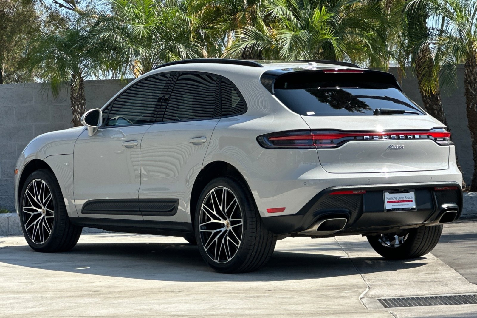 2023 Porsche Macan T photo 3
