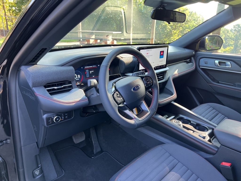 2025 Ford Explorer ST-Line photo 13