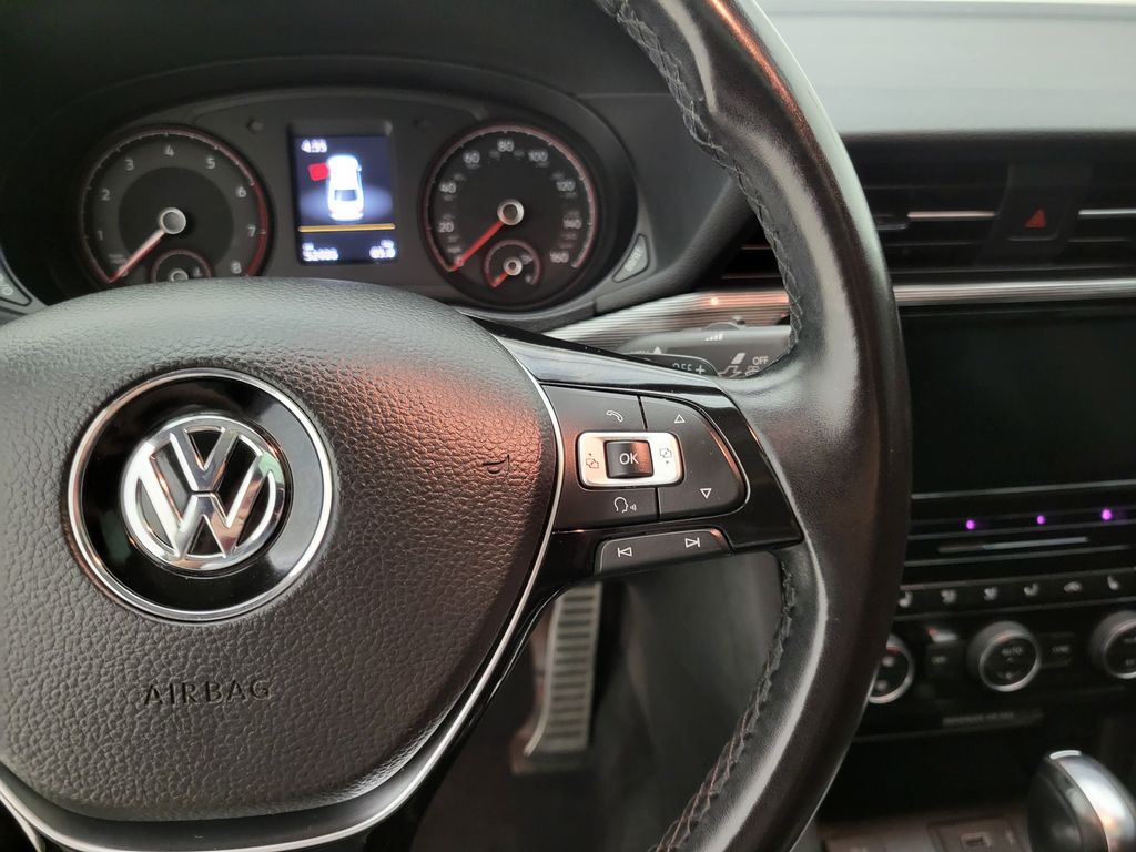 2020 Volkswagen Passat 2.0T R-Line photo 6