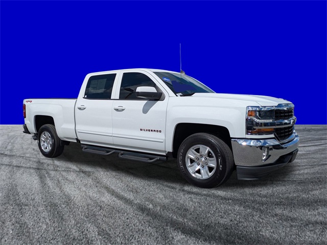 2017 Chevrolet Silverado 1500 LT photo 2