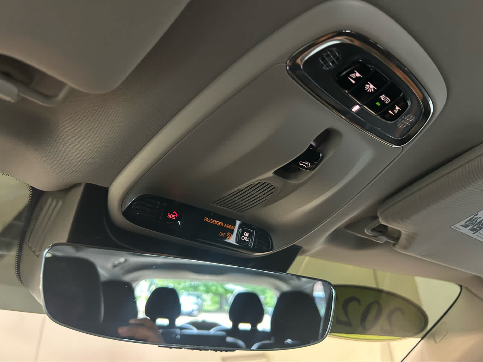 2022 Volvo XC90 Momentum photo 14