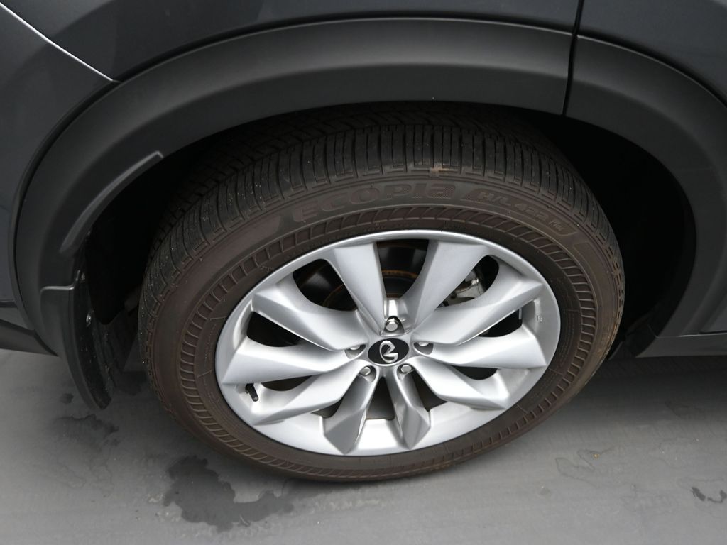 2022 Infiniti QX50 Luxe photo 11