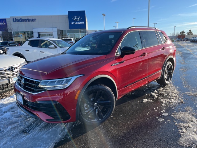 2024 Volkswagen Tiguan SE R-LINE BLACK's photo