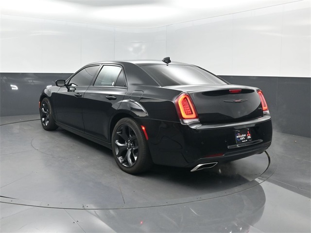 2022 Chrysler 300 S photo 3