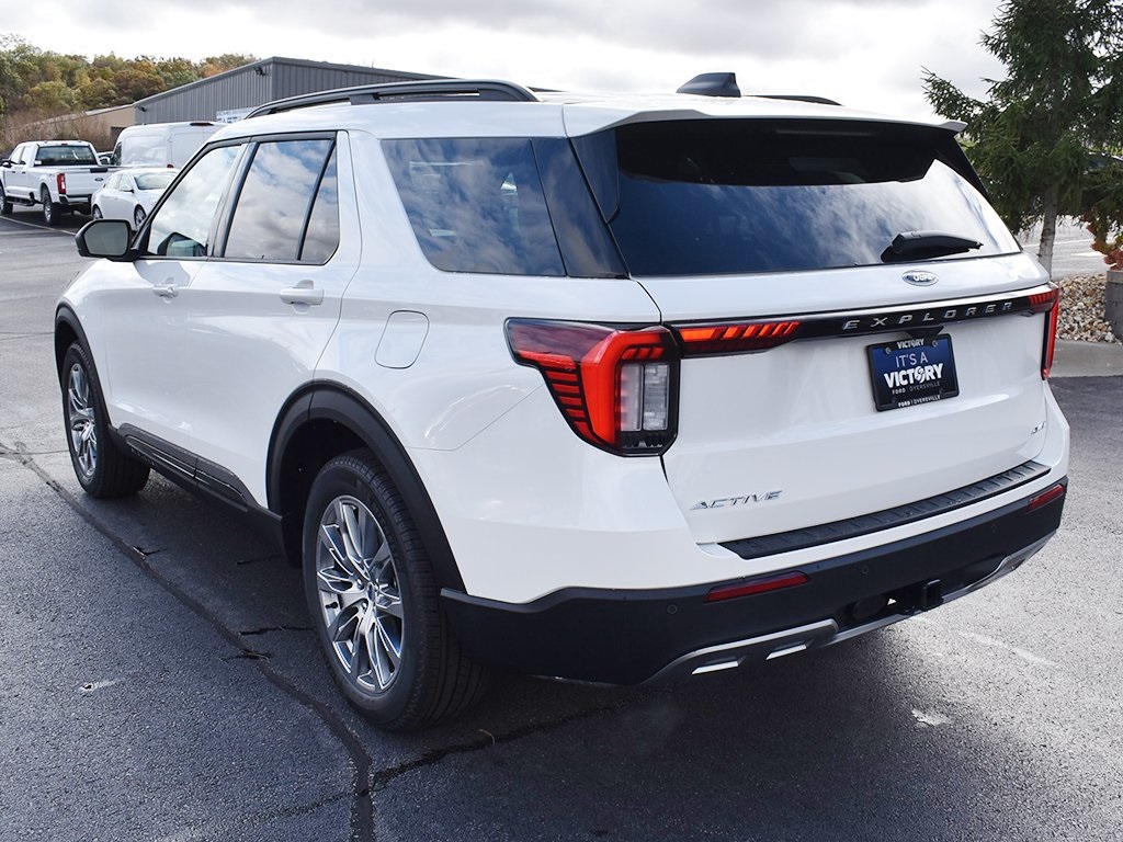 2026 Ford Explorer photo 3