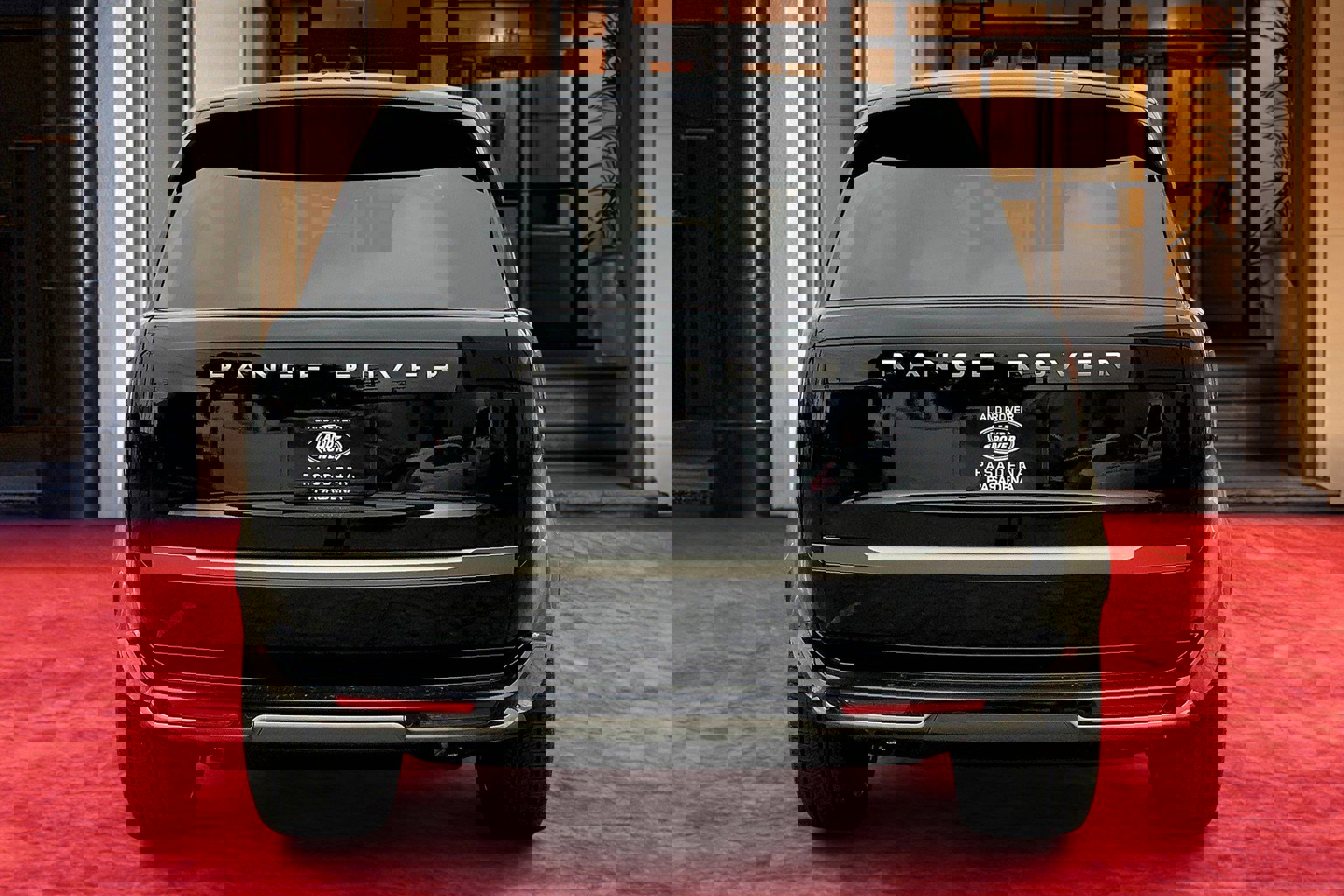 2025 Land Rover Range Rover SE photo 2
