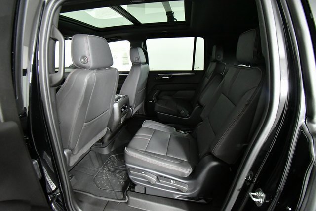 2025 Chevrolet Suburban RST photo 21