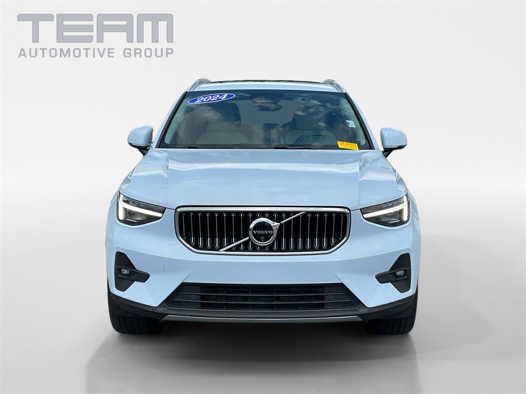 2024 Volvo XC40 Plus photo 2