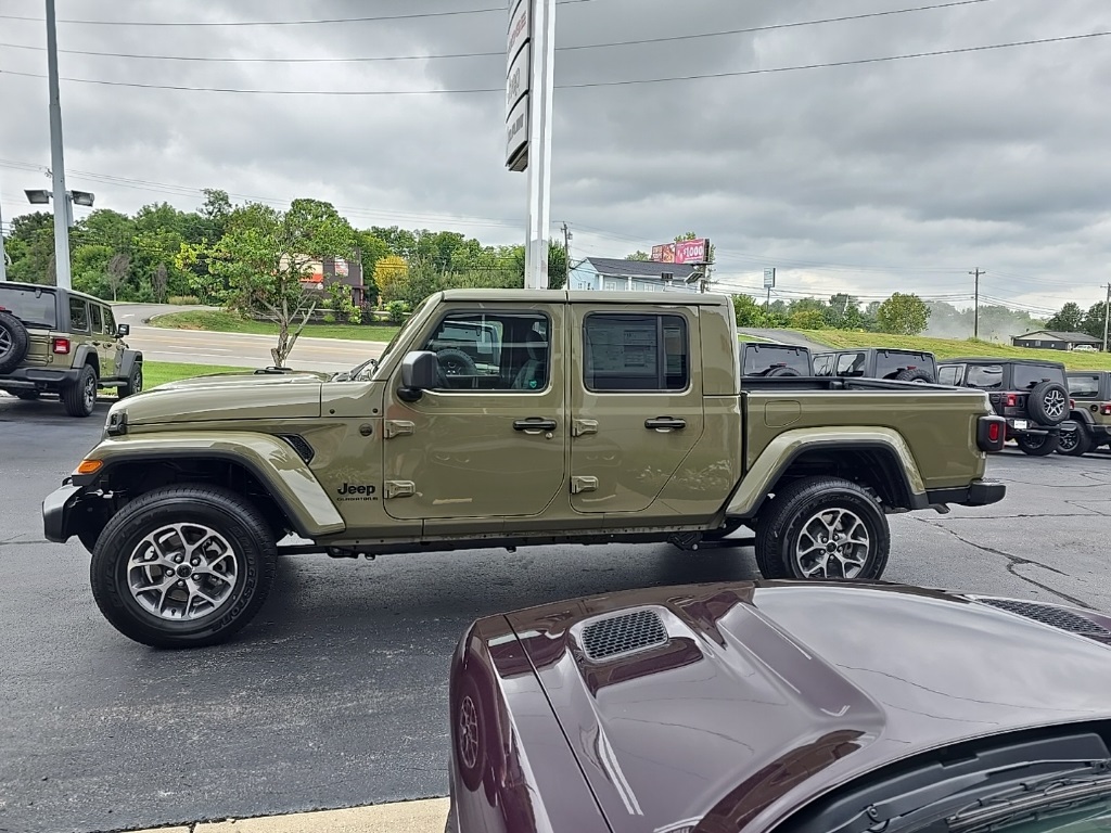 2025 Jeep Gladiator Sport S photo 4