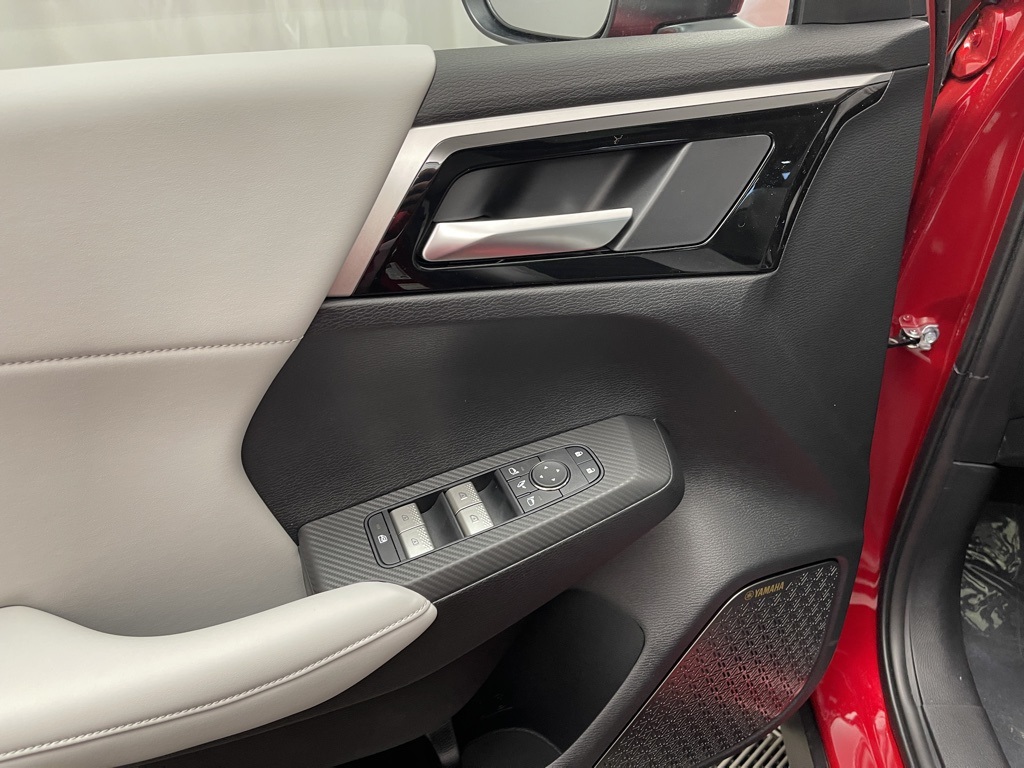 2025 Mitsubishi Outlander SE photo 11