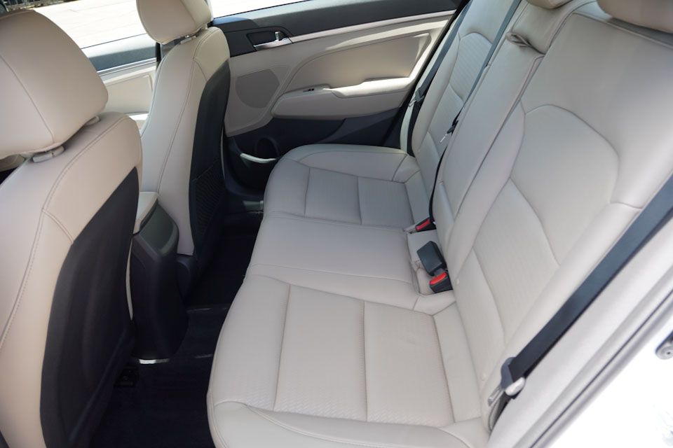2020 Hyundai Elantra Limited photo 17
