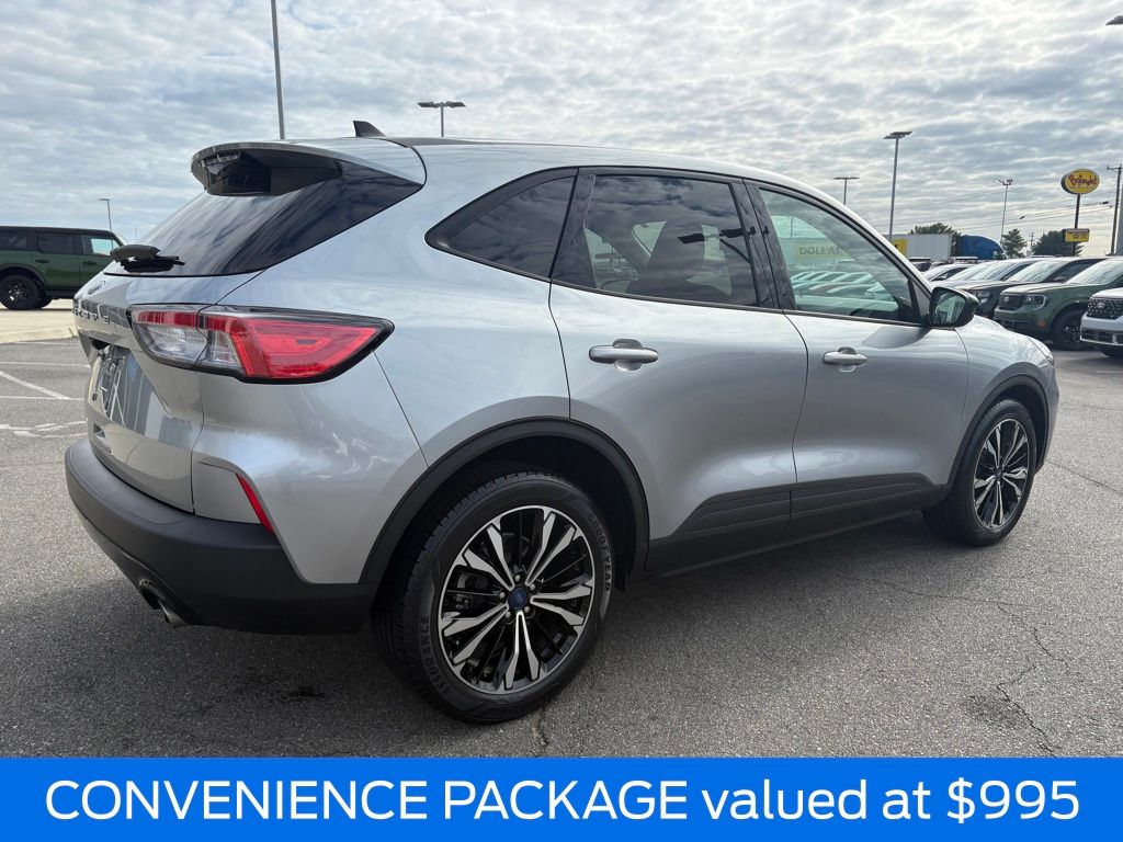 2022 Ford Escape SE photo 3