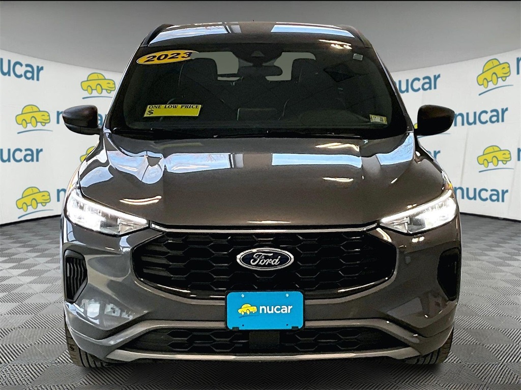 2023 Ford Escape ST-Line photo 2