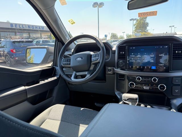2025 Ford F-150 Lightning XLT photo 24