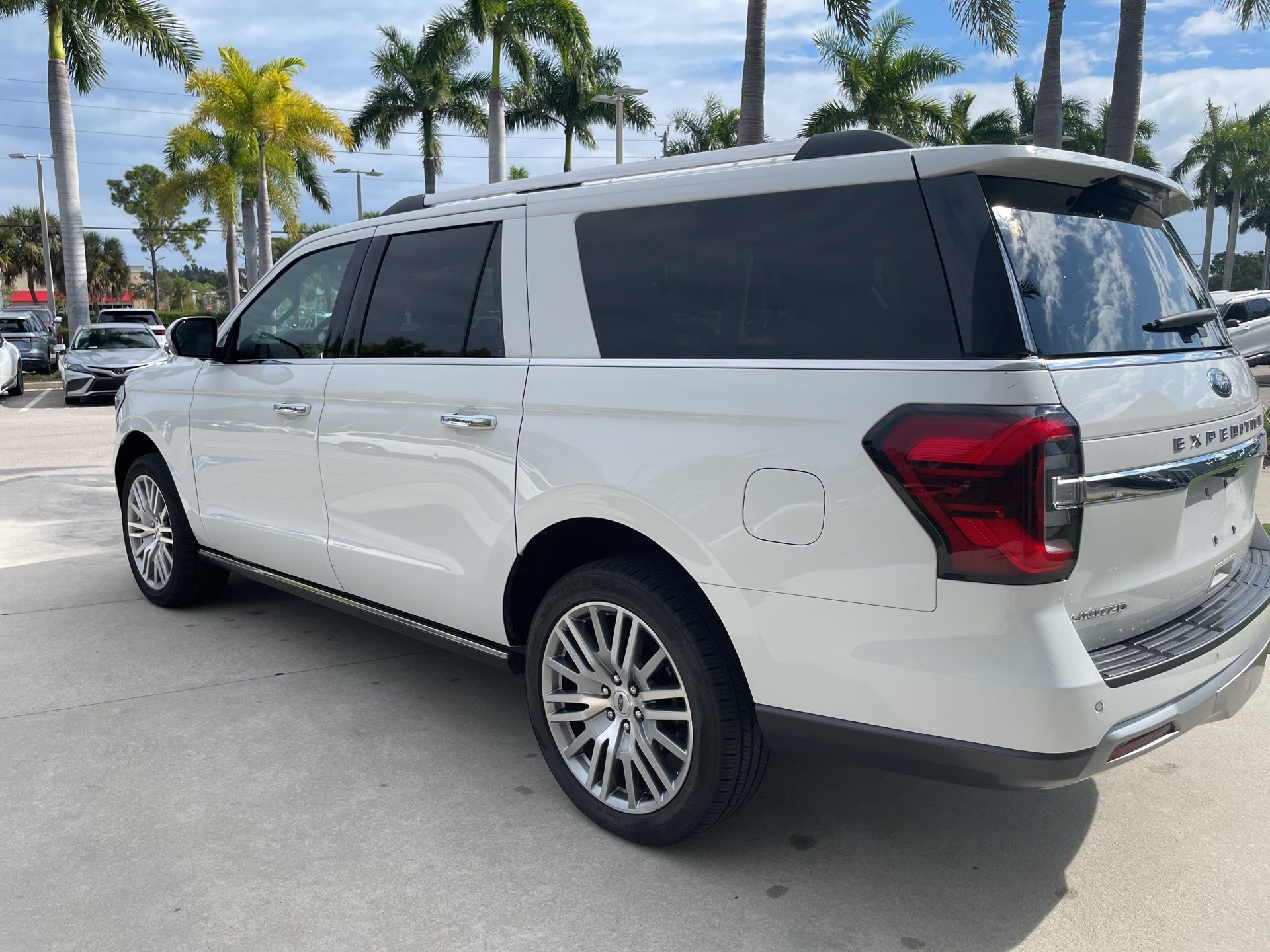 2024 Ford Expedition MAX Limited photo 4