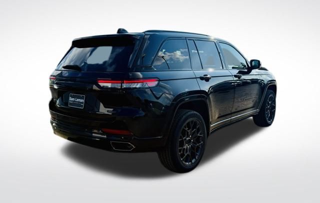 2025 Jeep Grand Cherokee Summit photo 3