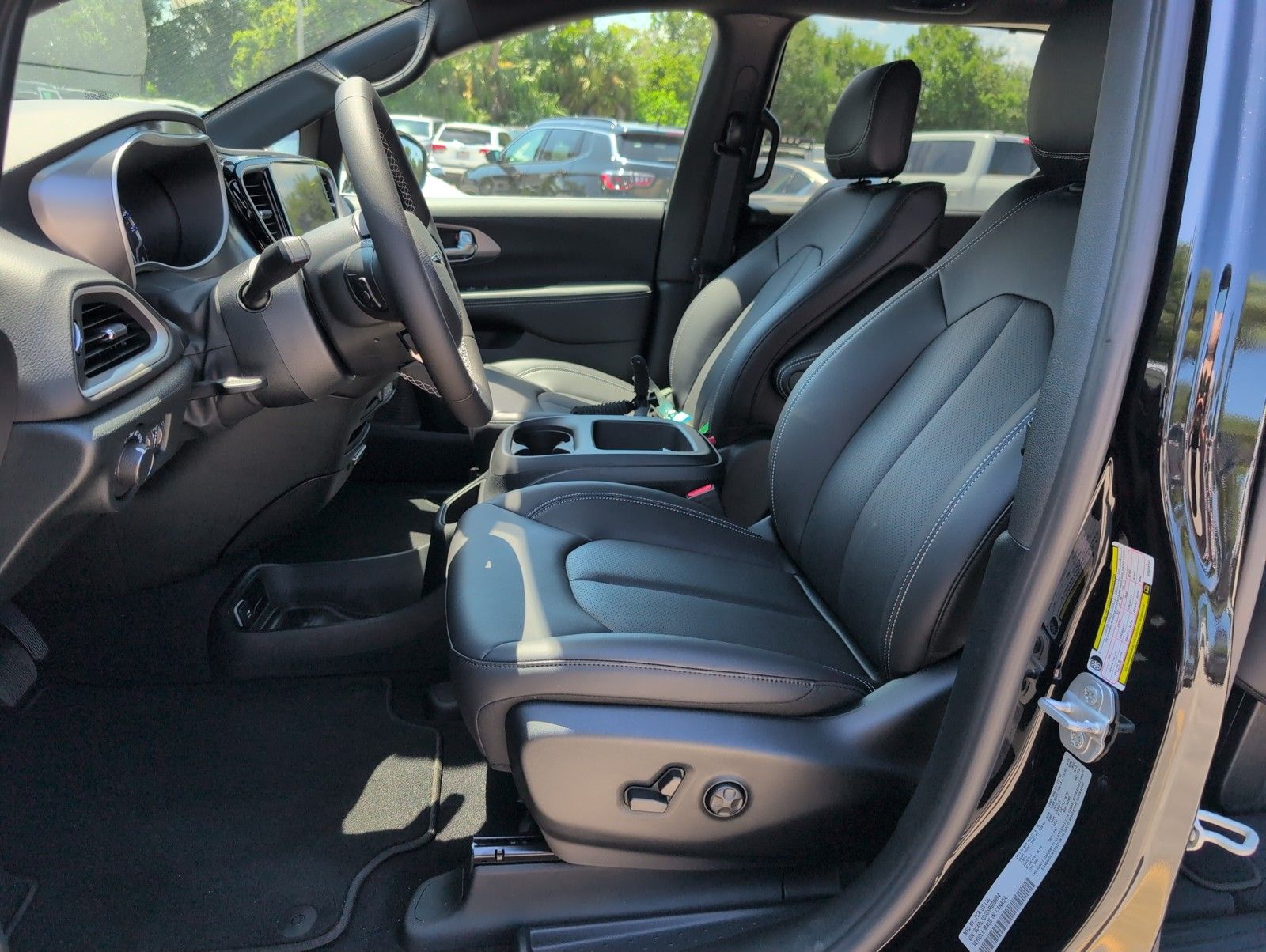 2025 Chrysler Voyager LX photo 27