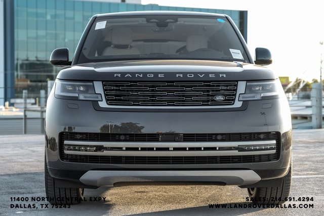 2025 Land Rover Range Rover SE photo 3