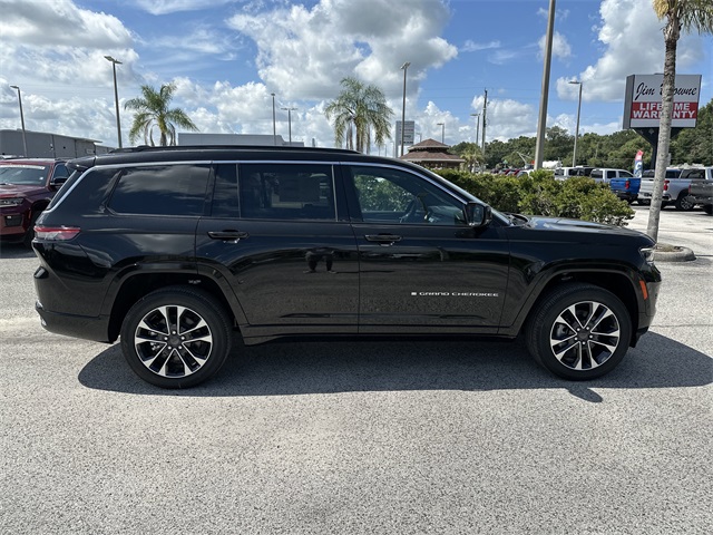 2025 Jeep Grand Cherokee Overland photo 3