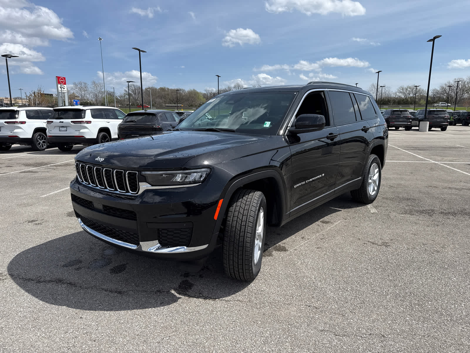 2025 Jeep Grand Cherokee Laredo X photo 4