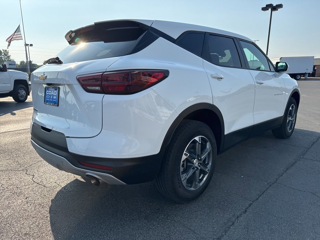 2025 Chevrolet Blazer 2LT photo 3