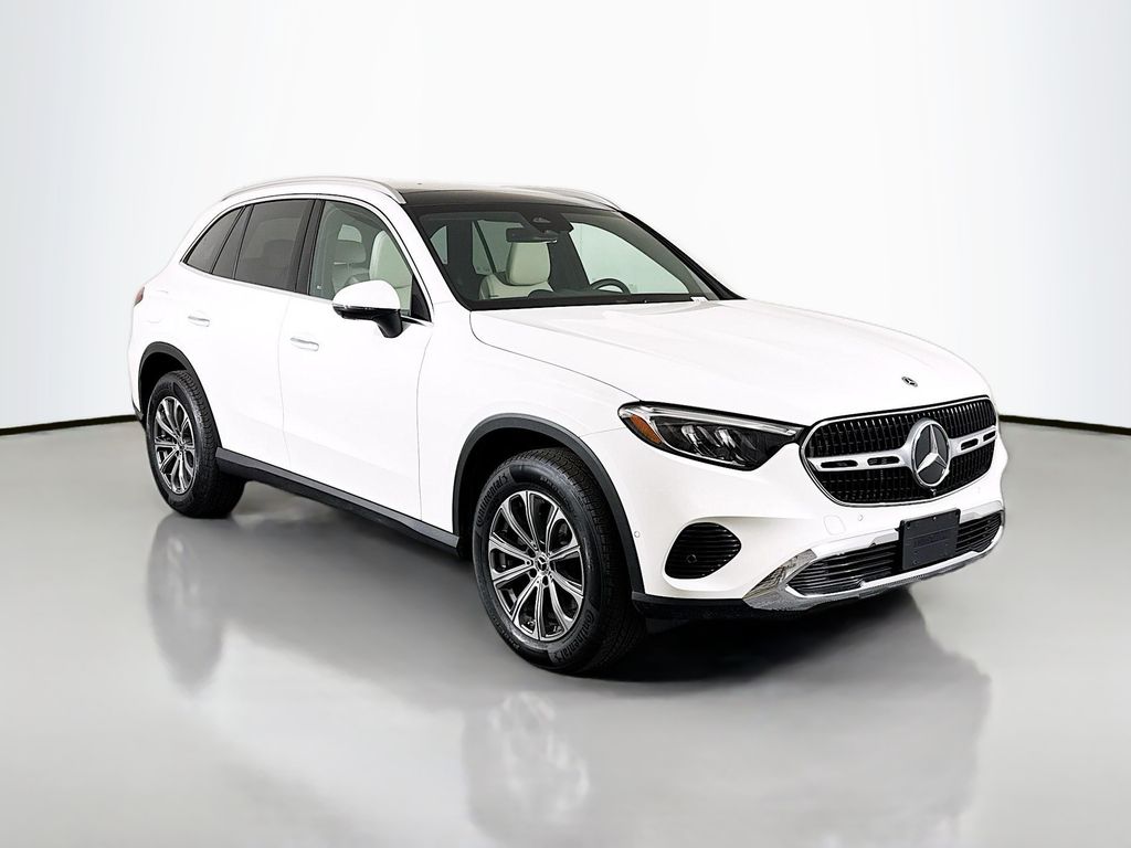 2025 Mercedes-Benz GLC Base's photo