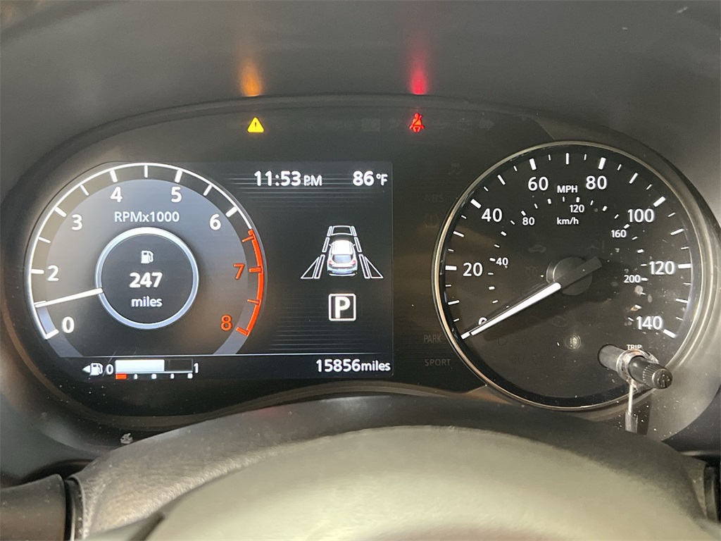 2023 Nissan Kicks SR photo 10