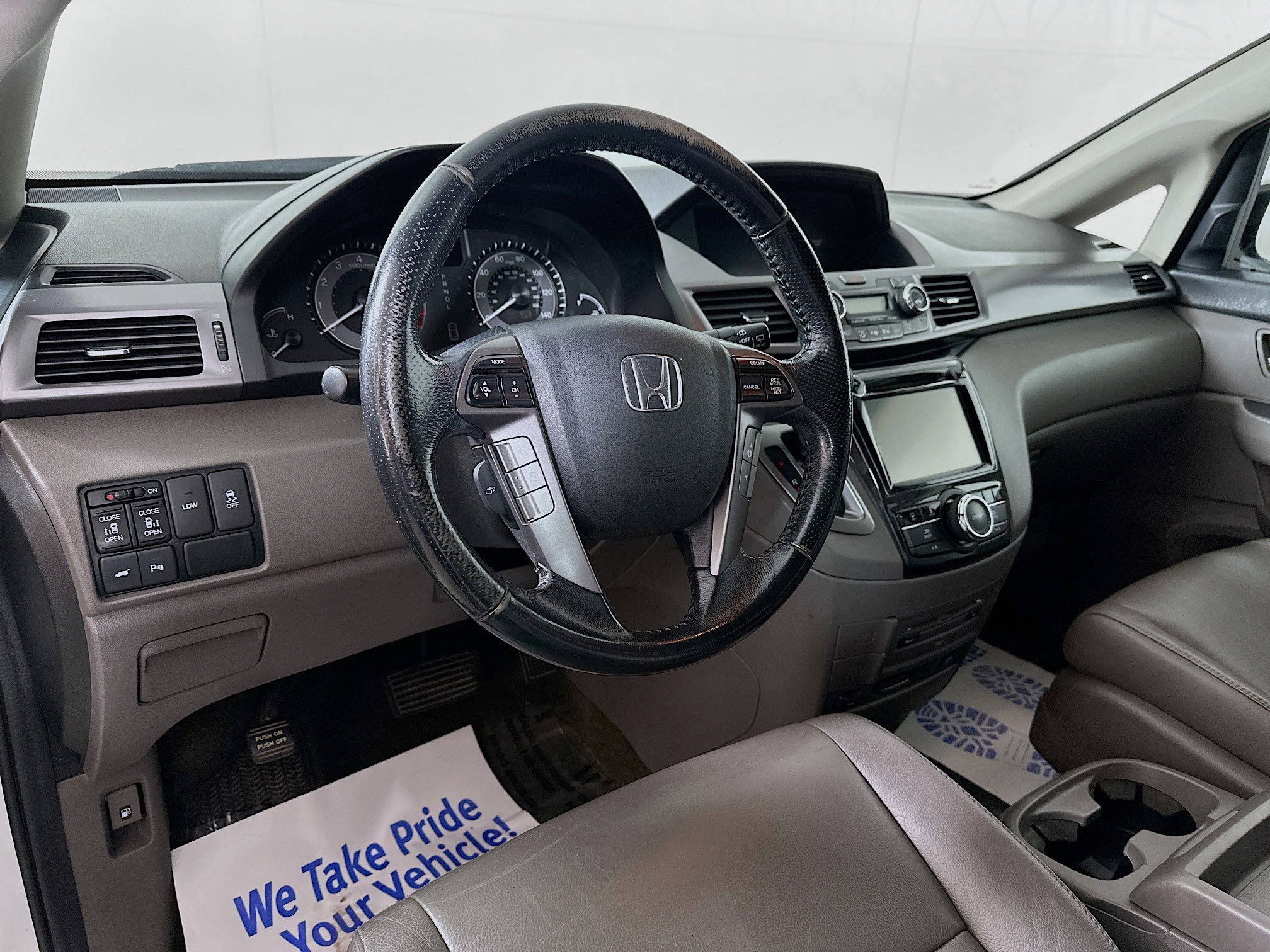 2014 Honda Odyssey Touring photo 9