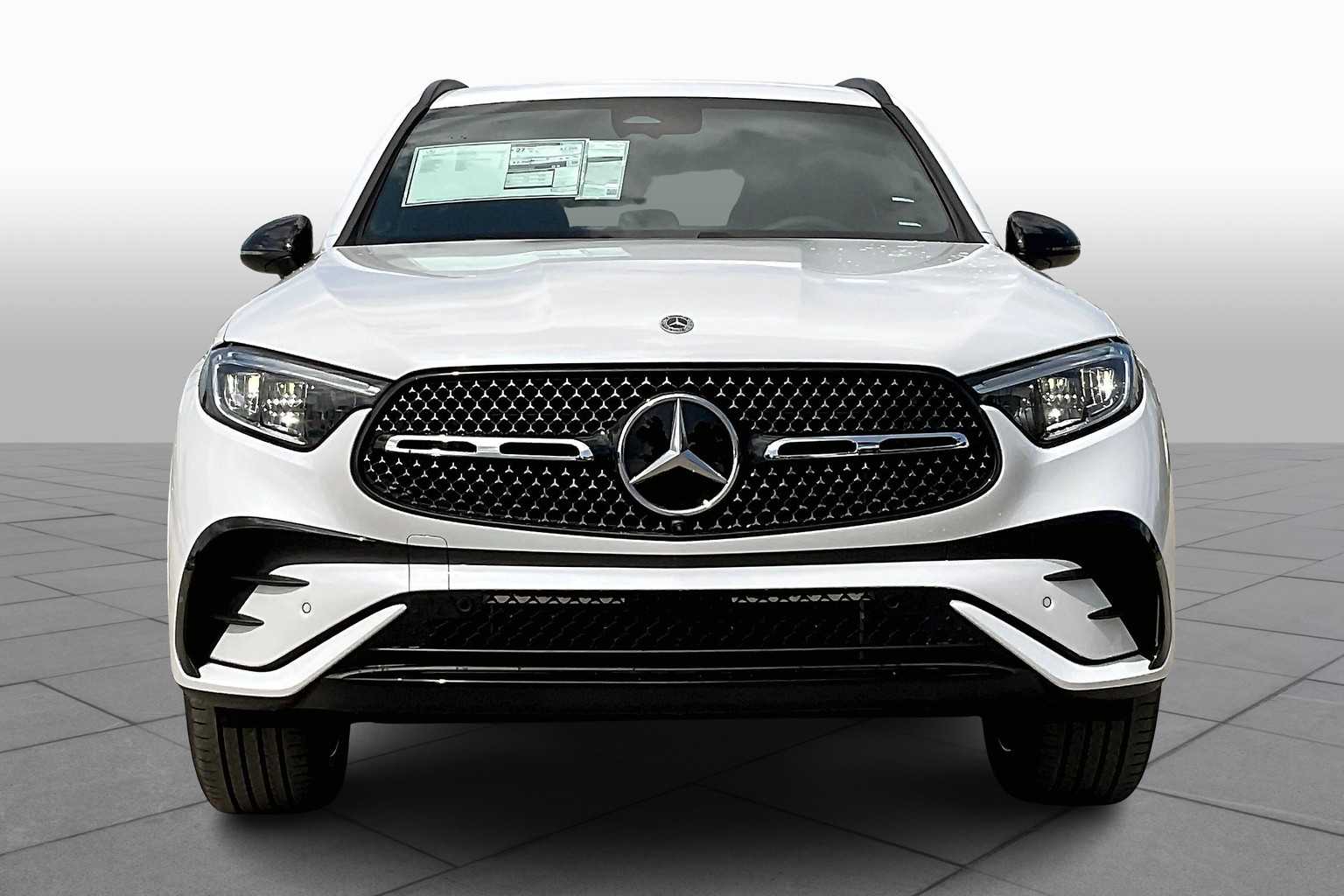 2025 Mercedes Benz GLC 300 photo 2