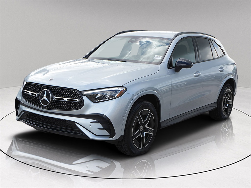 2025 Mercedes Benz GLC 300 photo 3