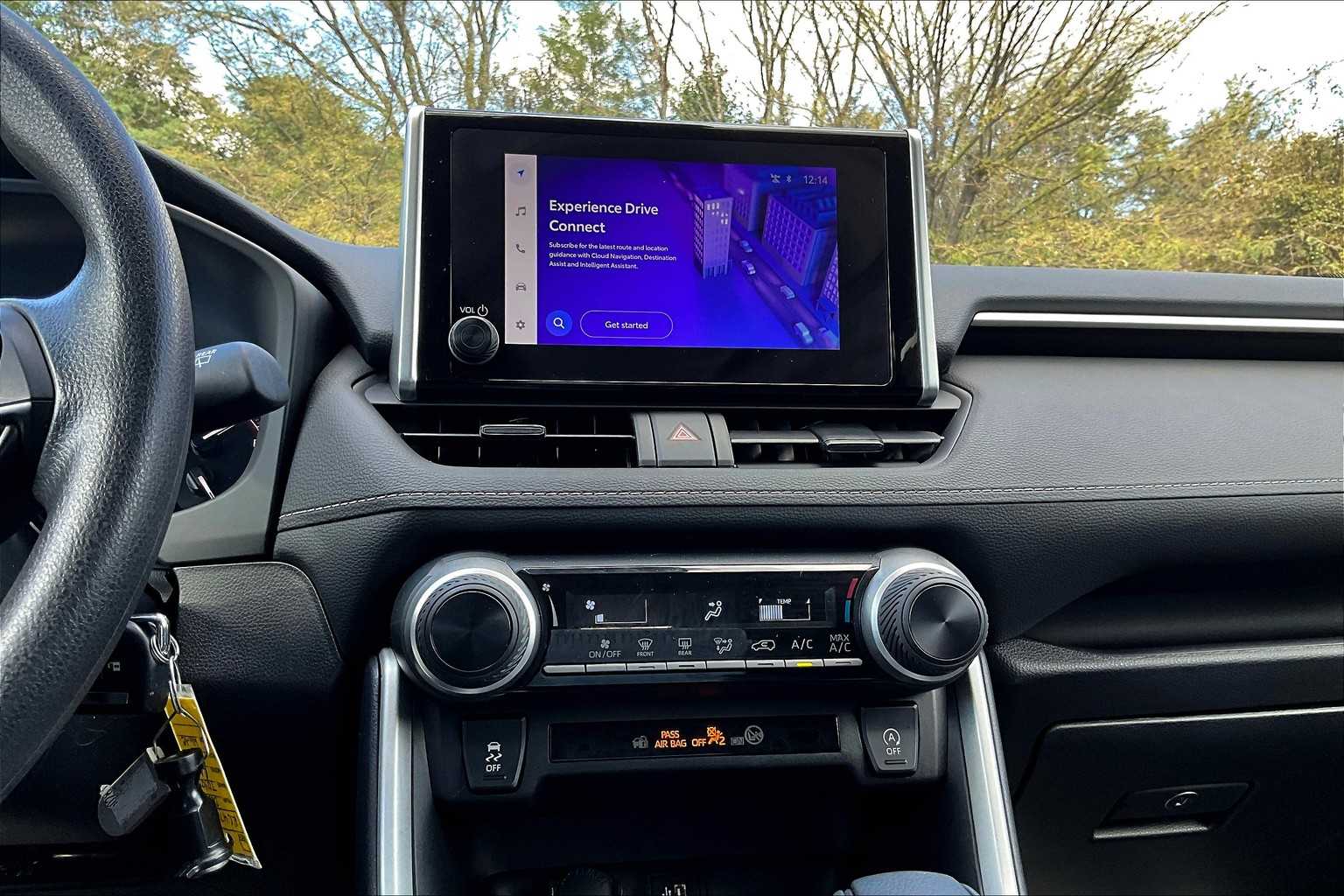 2024 Toyota RAV4 LE photo 31
