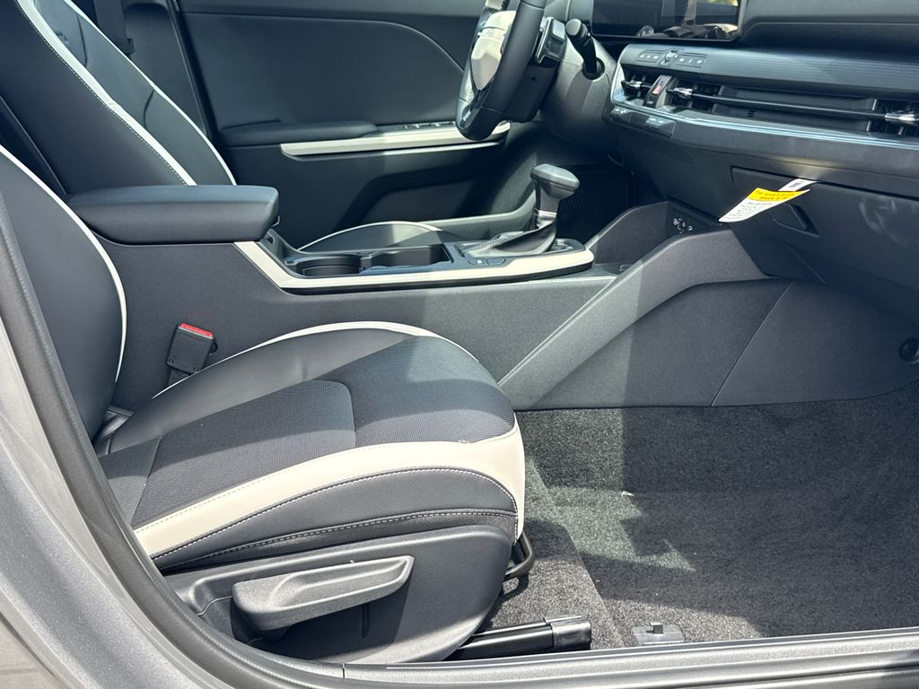 2025 Kia K4 GT-Line photo 12