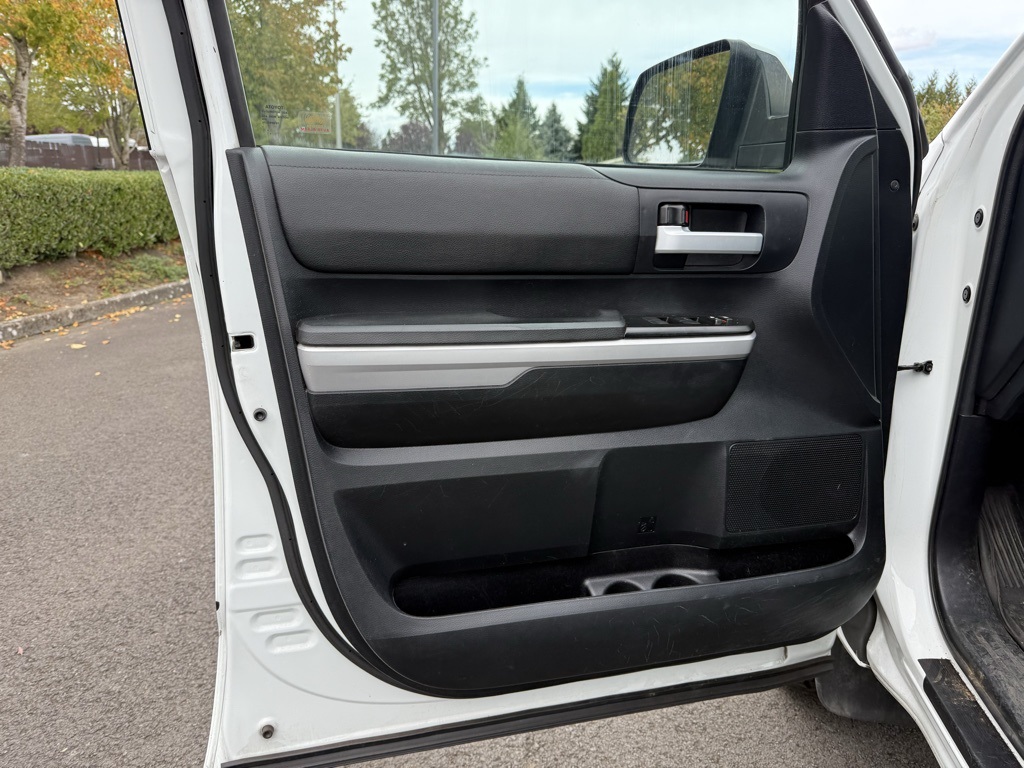 2018 Toyota Tundra SR5 photo 17