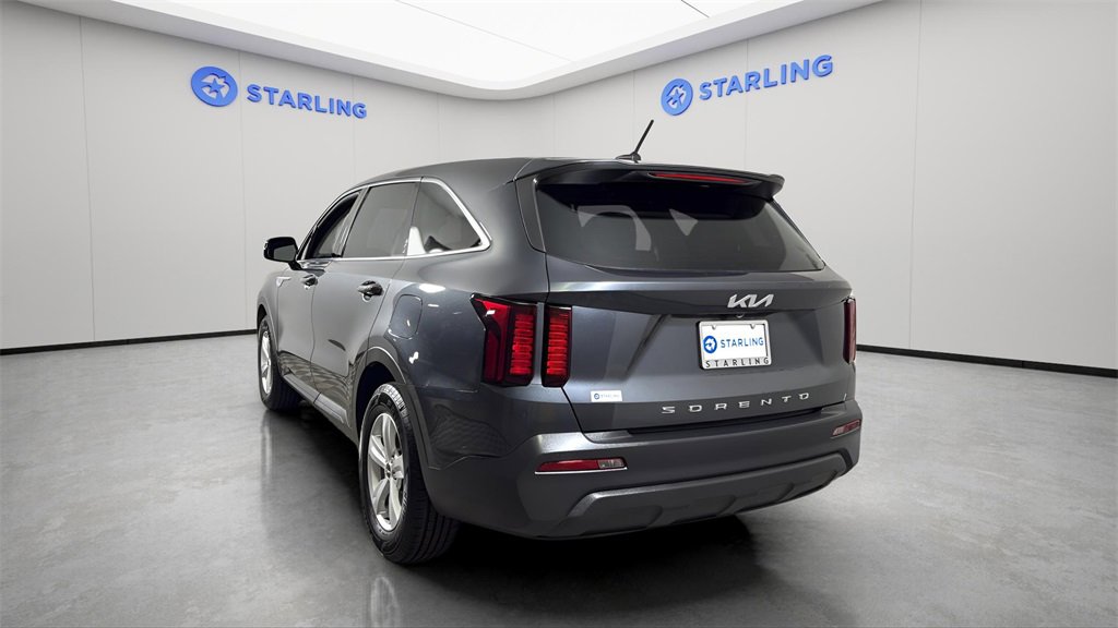2022 Kia Sorento LX photo 3